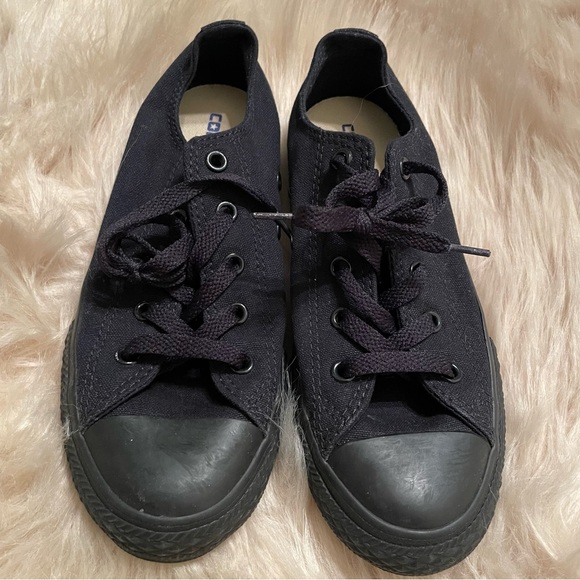 Boys Black Converse - Picture 1 of 3